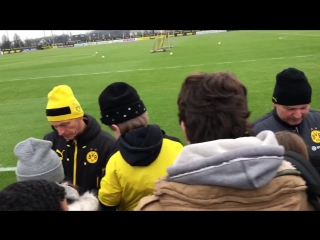 Zum abschluss gibt's beim bvb autogramme