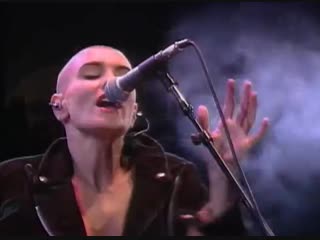 Sinead o'connor nothing compares 2 u (live)