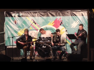 Музыкальный коллективчик в каретном дворике 002