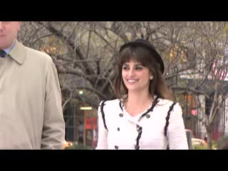 Penelope cruz asks new york to pucker up in support of world aids day 2008