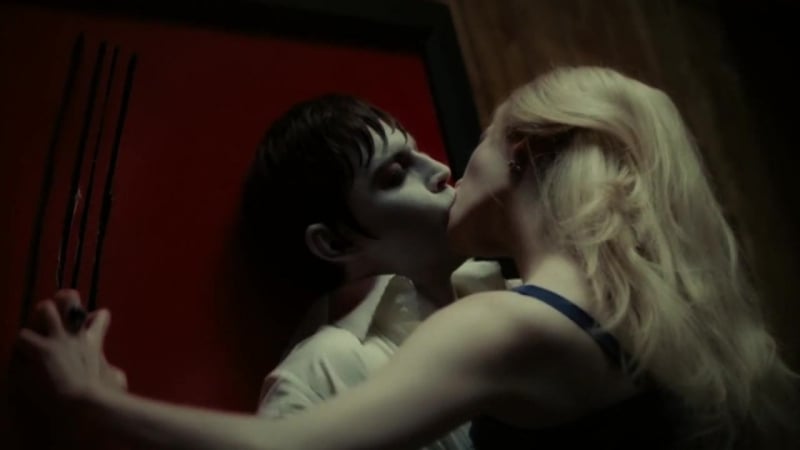 Ева грин и джонни депп в фильме "мрачные тени"