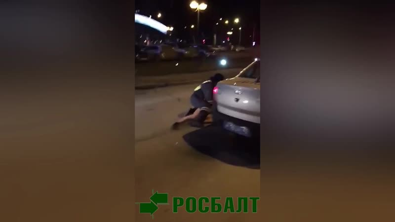 Порно видео Прохожий дрочил мне в машине