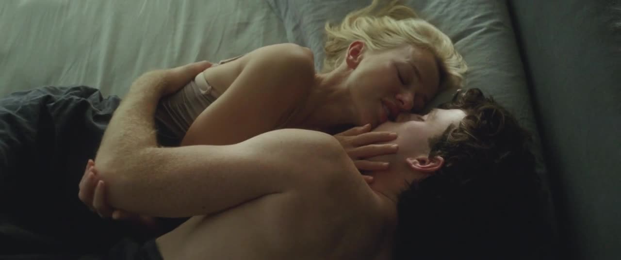 Тар киімдегі ең сексуалды қыздар