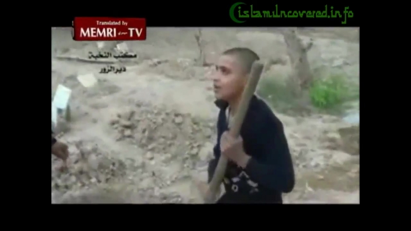 Ребёнок мусульманин готовится к «мученичеству» и сам роет себе могилу