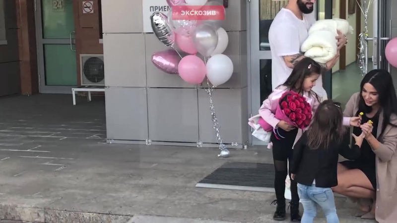 Эксклюзивное видео с выписки из роддома жены рэпера джигана оксаны самойловой
