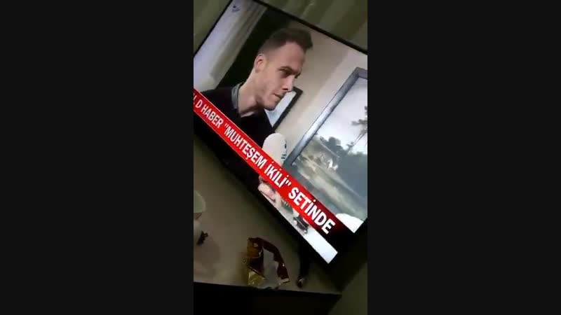 Arkadaş gibi arkadaş görünce hemen çekip bana attı kerem ve i̇bo gerçekten çok komik gülmekten röp verememişler yenidenbaşlas