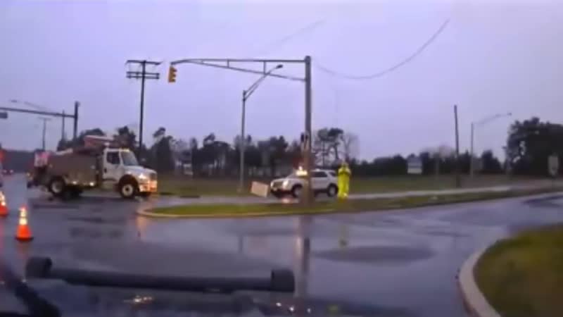 Сорвало провода