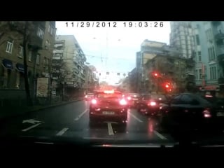 Голый мужик в киеве на ул саксаганского