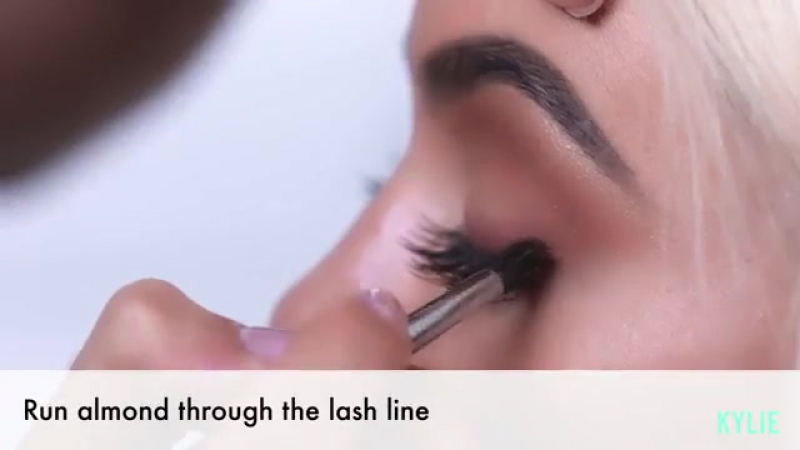 Макияж с помощью палетки теней burgundy от kylie jenner