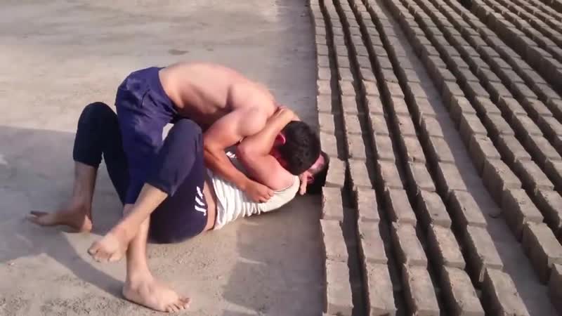 Жесткая уличная драка каазцев из за девушки