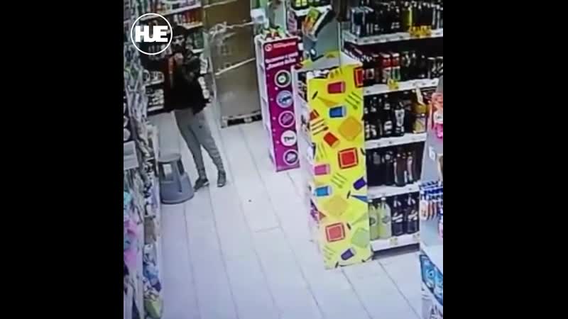 В ступине двое парней крали исключительно шампуни и средства ухода за волосами