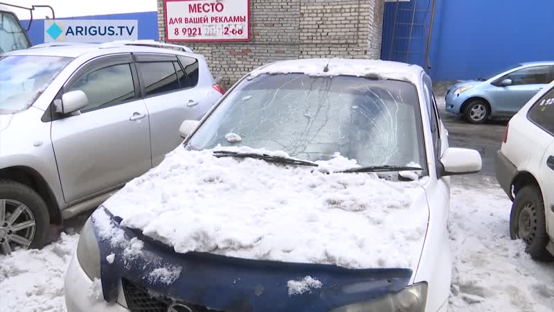 Упавший с крыши офисного здания снег повредил 5 машин в улан удэ