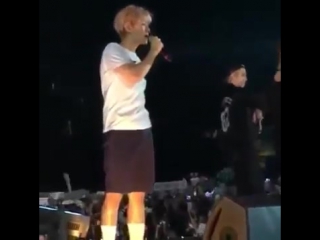 Baekhyun cover his penis after fans asked him to show it