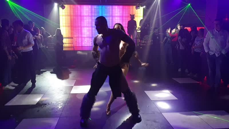 Стриптиз шоу! красная шапочка и серый волк ночной клуб пепел ижевск