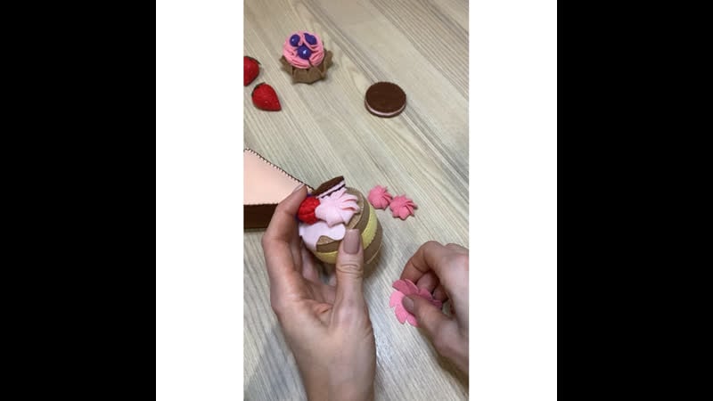 Шьём кусочек тортика