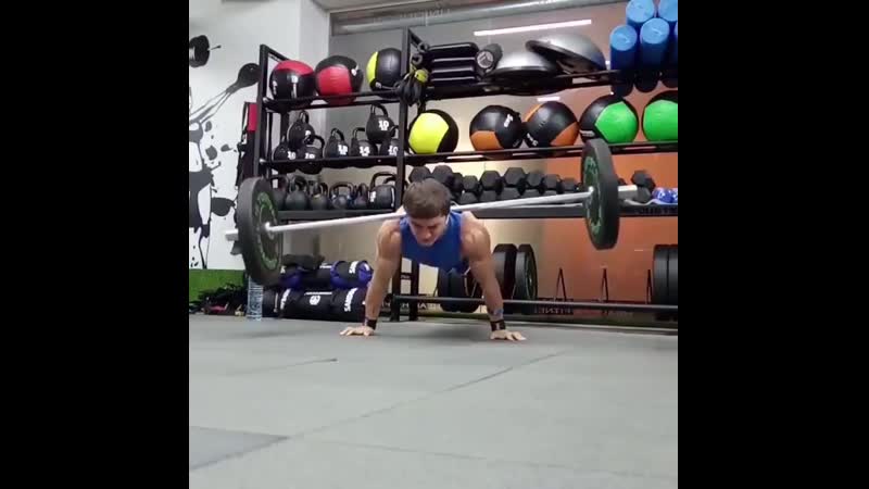 Упорству парня можно только позавидовать!