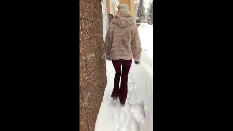 Подскользнулась и упала корреспондента замела январская вьюга (смотреть до конца!!!)