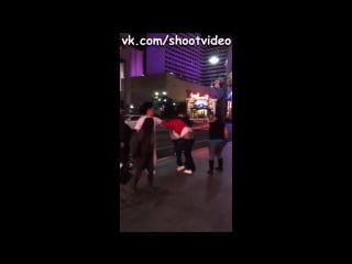 Коп проверил шокер на бабе