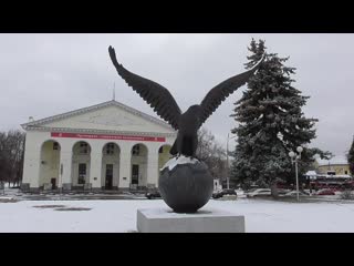 Орловское видео 004 было снято в ноябре железнодорожный вокзал, город орёл, 2020 год памятник бронзовая птица, первый снег