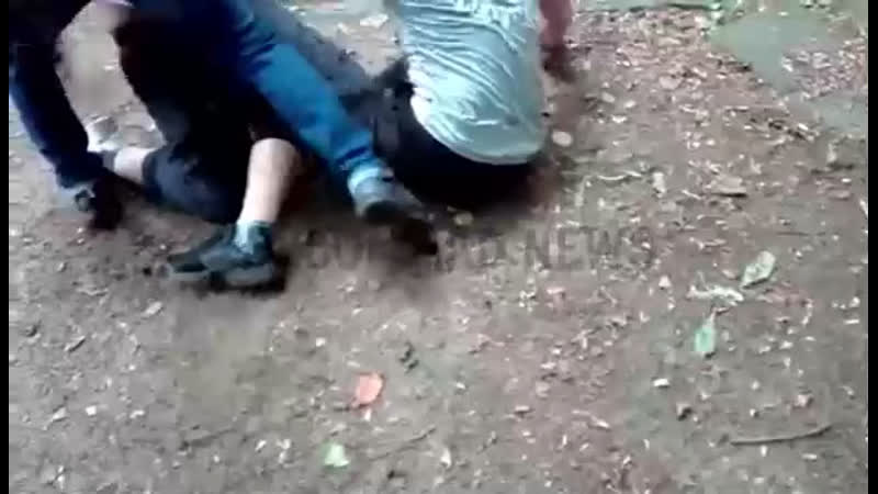 В школьной драке получил перелом ноги разборка из за девушки переросла в драку за школой