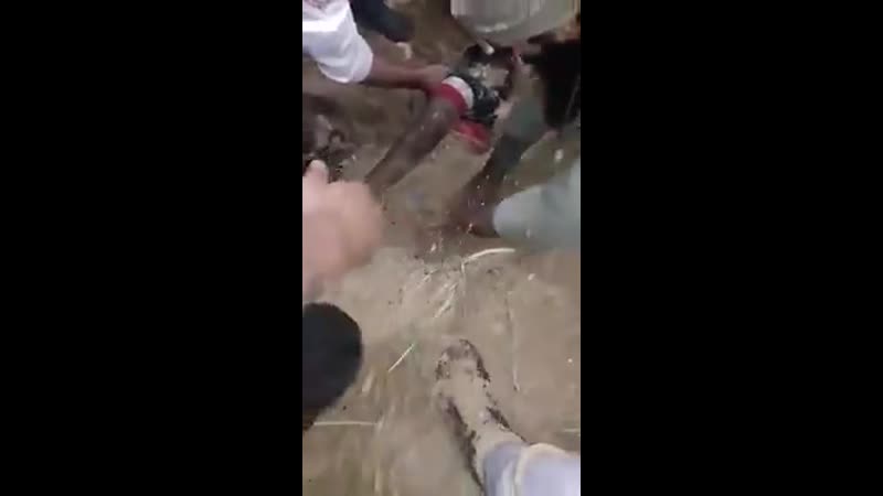 Graphic porn video – Graphic video from the scene, appears to be multiple porn buried under sand, people buried under debris