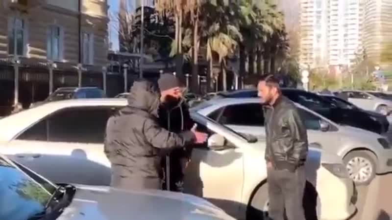 Каха тролит таксистов