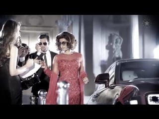 Приянка в рекламе heroine fashionista