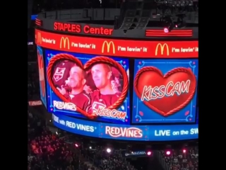 First gay kiss on kiss cam in nhl history at la kings vs toronto maple leafs game staples center