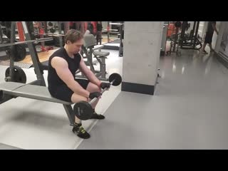 Разгибание в запястьях со штангой