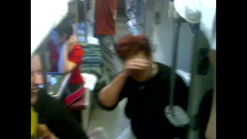 Оголтелая женщина и хулиганисты заряжают зина зою