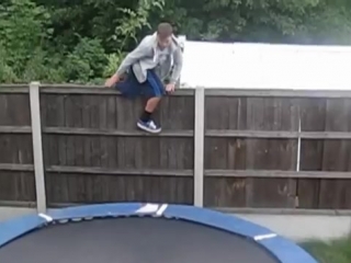 One leg on the trampoline одноногий на баьтуте