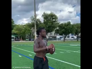 Broncos' no 1 pick jerry jeudy is crazy accurate with this throw 😮