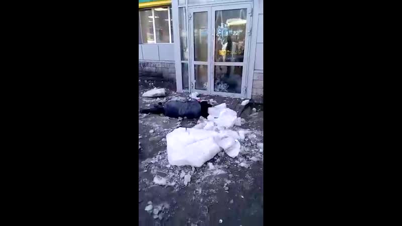 Томск глыба льда молодые женщину