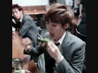 Yoongi was explaining how to eat samm faster and then he went to the biggest ᴺʸᴬᴬᴹᴹᴹ