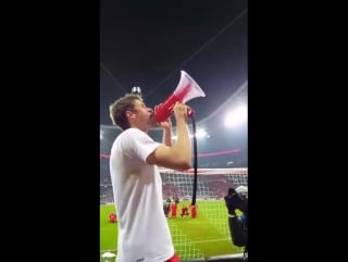 Thomas muller sings humba bayern juventus