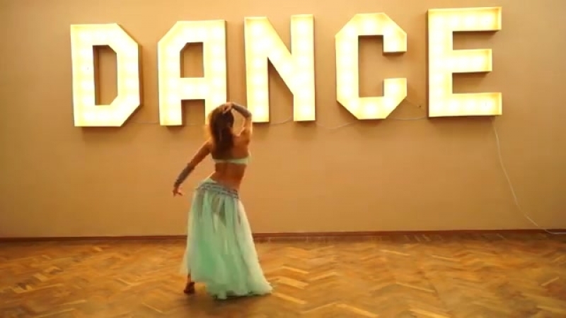 Nargiza dancer improvisation belly dance at a winter party with kira lebedeva ( 22034
