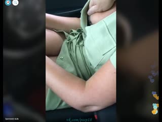 Потрогал за грудь своё девушку в машине и заветил её сосок periscope перископ