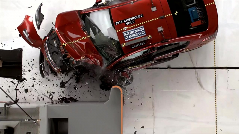 2014 chevrolet volt small overlap iihs crash test