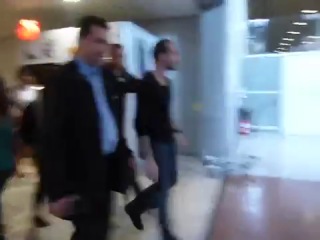 Kristen stewart at charles de gaulle airport for paris fashion week (hd)