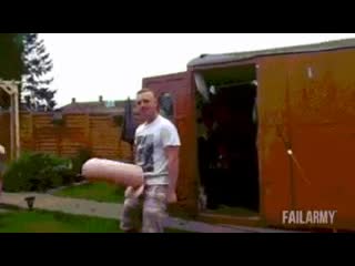 Вот как выглядит хуем по лбу