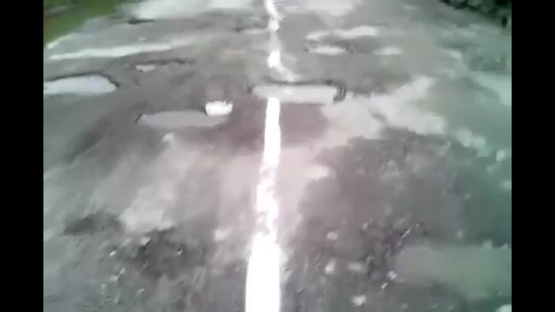 В рязанской области нанесли разметку на лужи и грязь! дураки и дороги