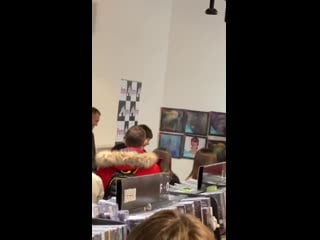 Louis getting ready to start the signing in london today! ️anchored to lou