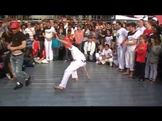 Capoeira vs brake dance