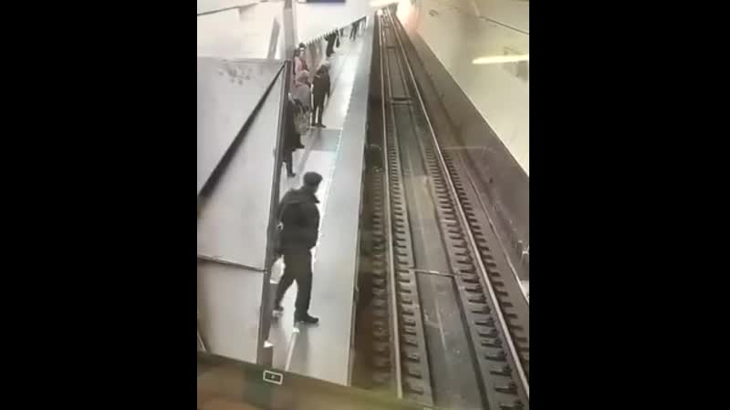 Залипла в телефоне