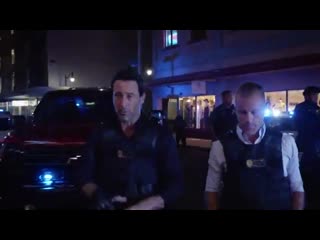 Hawaii five 0 10x01 sneak peek clip 3 ua ʻeha ka ʻili i ka maka o ka ihe season