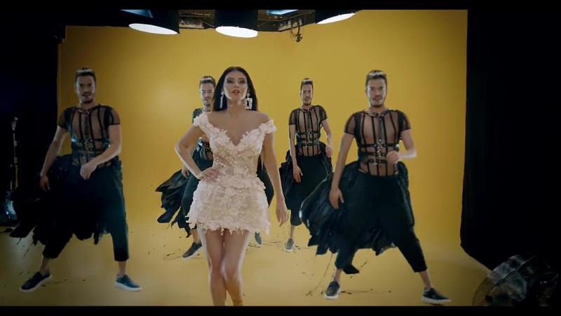 Ebru polat hava çok sıcak