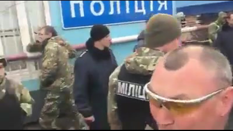 Беспредел нацики чмырят "безправных" полицейских (14 03 2017)