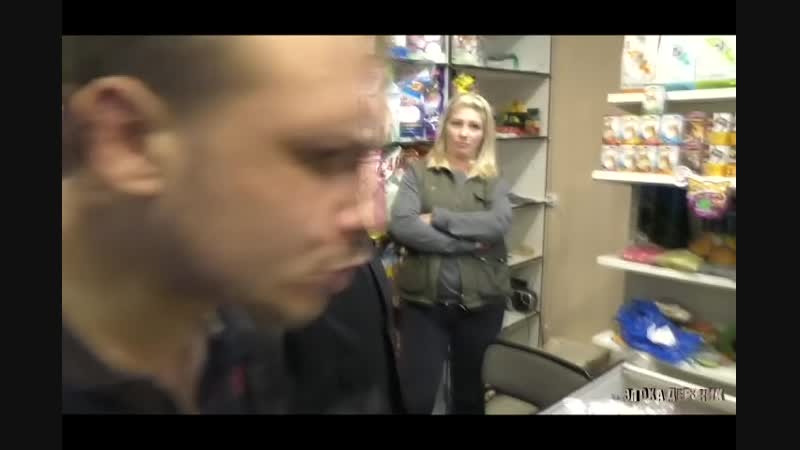 Мужчина пришёл за собачьим кормом, а господа не оценили