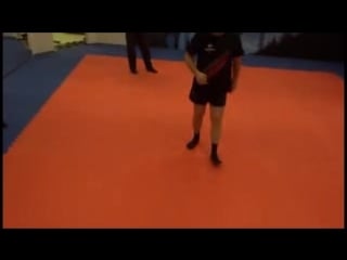 Удар и съем одновременно работа формой компрессионный удар подстаа ног