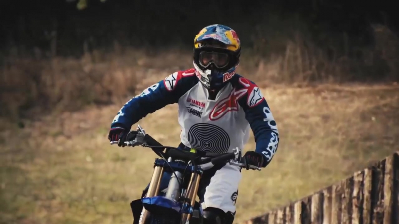 Freestyle fmx tricks in tom pagès epic backyard homeworx